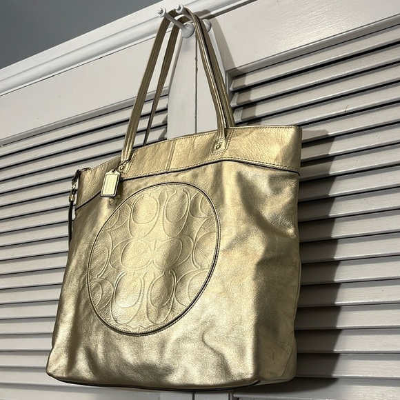Coach Laura Signature Poppy, Leather Tote with tags - Picture 3 of 10